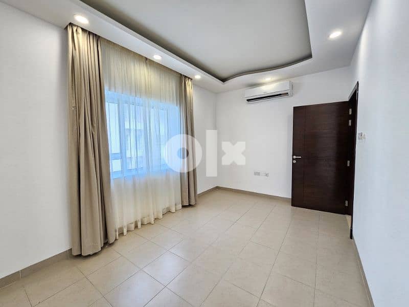 Mob 33180618 nice 2 Bedrooms flat/ Hidd semi furnished behind Lulu 4