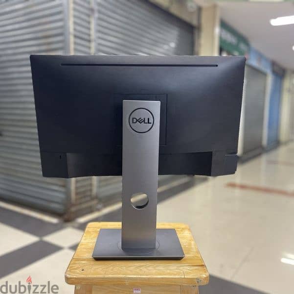 Dell 22" LED HDMI Monitor with 4 USB Ports 2