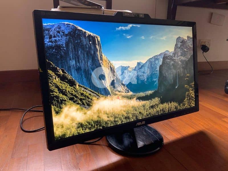 Asus 22" LED monitor witb Built in Cam 1