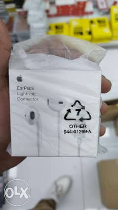 Apple earphones original 0
