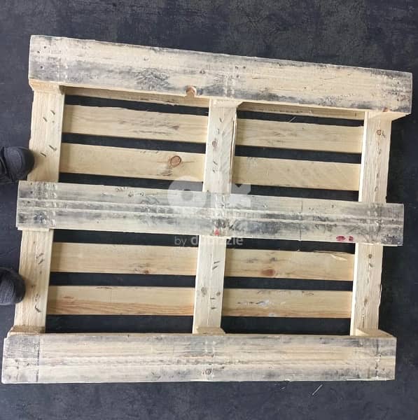 Used wooden pallets and wooden crates in very cheap price 11