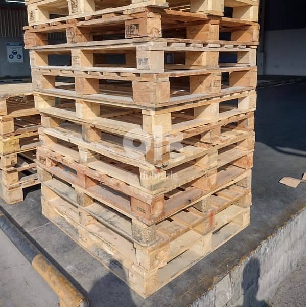 Used wooden pallets and wooden crates in very cheap price 15