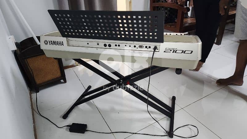 Yamaha PSR 2100 Keyboard 0