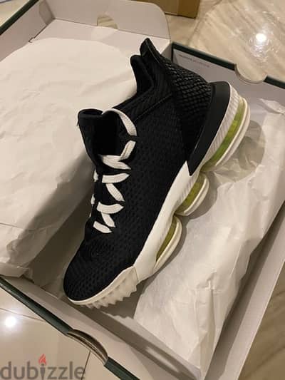 Nike LeBron 16 Low Size 9.5 US - Brand New