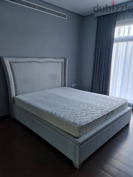 Super king size bed frame 180×210 w/mattress 1