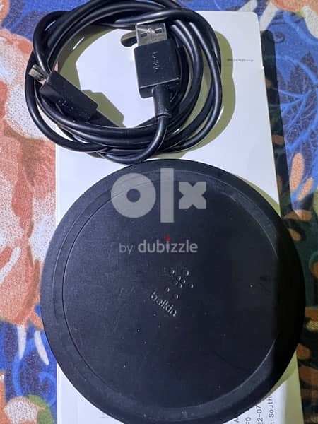 apple watch band and belkin wireless charger 1