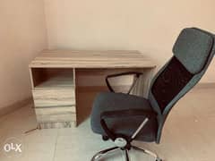 desk and chair 0
