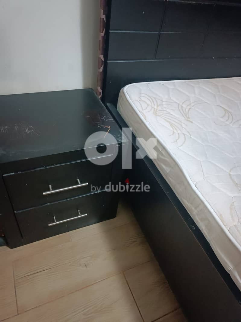 Queen Size Bed with Mattress /side table/dressing table 1