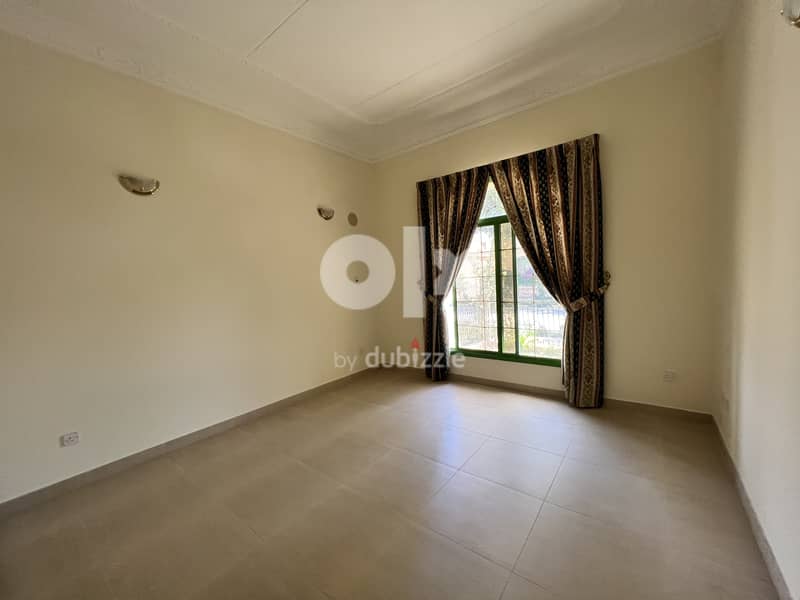 lovely 3 bedroom Compound Villa Close to Causeway 7