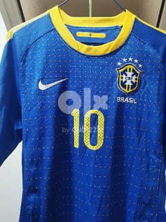 official Brasil jersey signed by legend Cafu 0