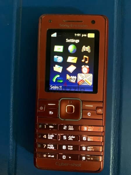 Sony Ericsson cyber shot Good battery backup With charger . 1