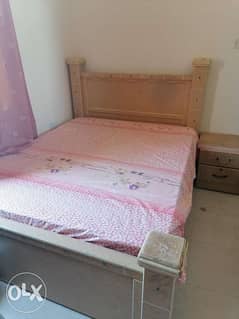 Double size Bed without matress 0