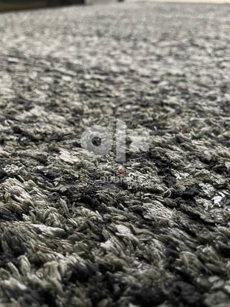 Good Condition Carpet 2 Meters X 3 Meters 0