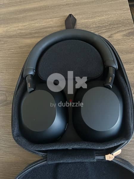 Sony XM5 wireless headphone - Good as new condition 0