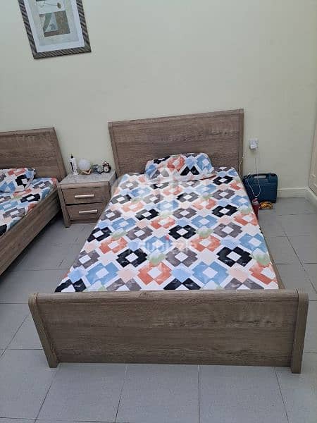 single bed with mettress 0