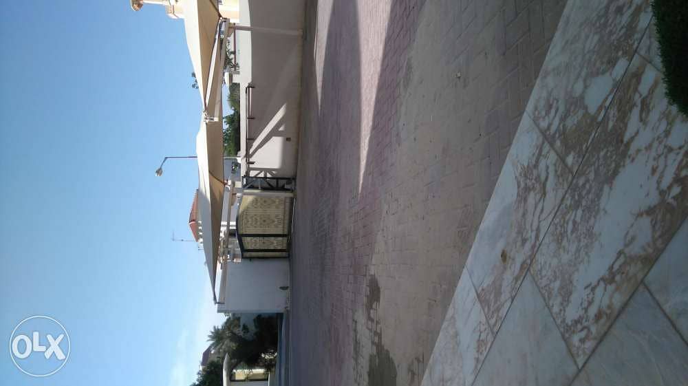 For sale villa in Hamad Town in 2nd roundabout 5