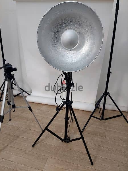 beautydish with light 200w with boomstand 1