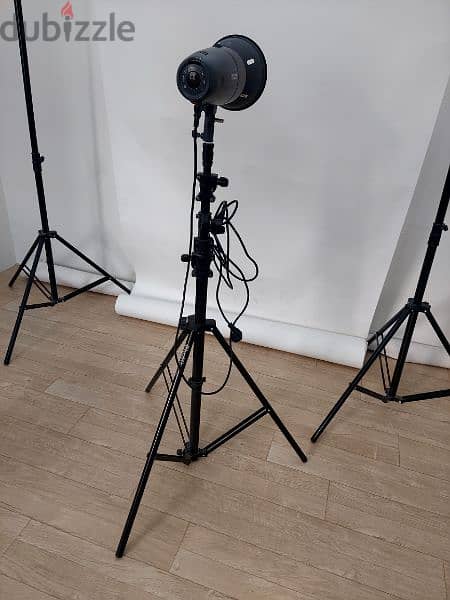 beautydish with light 200w with boomstand 3