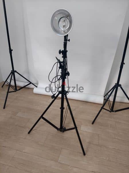 beautydish with light 200w with boomstand 4