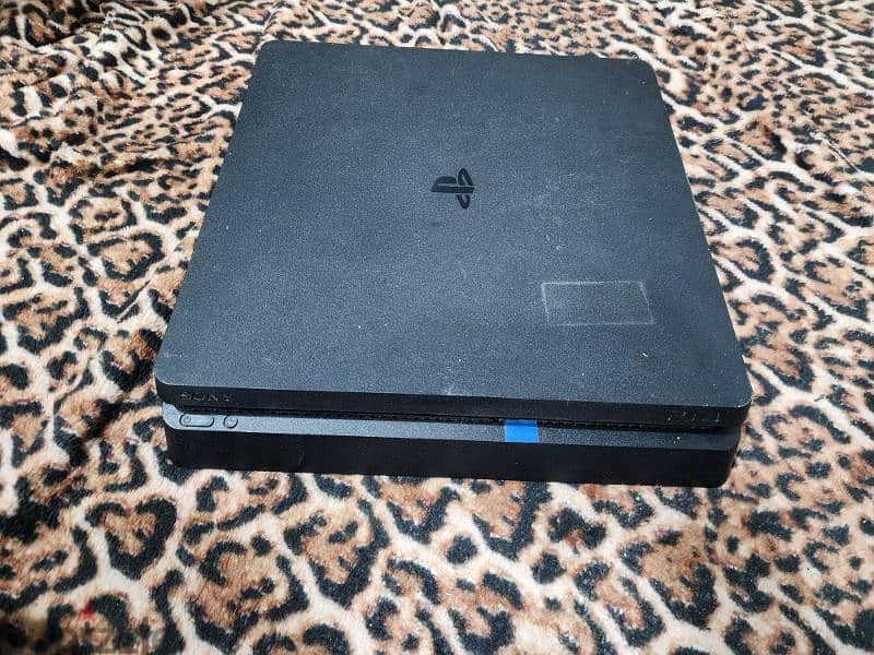 PS4 SLIM مع جميع ملحقاتها PS4 SLIM WITH ALL ACCESSORIES 2