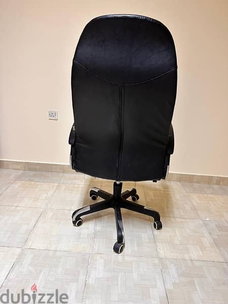 Office on sale chair dubizzle