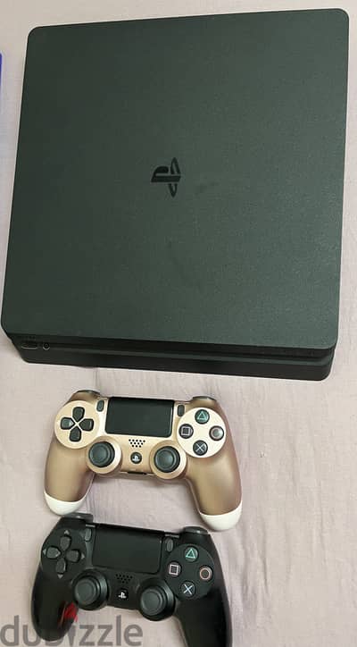 PS4 SLIM 1TB | 2 original controllers and 19 CD GAMES