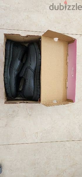 Like new sketchers women shoes 4