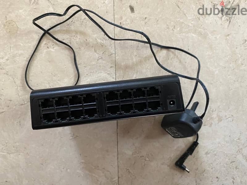 D-Link  DES-1016A 16-Port 10/100Mbps Switch 2