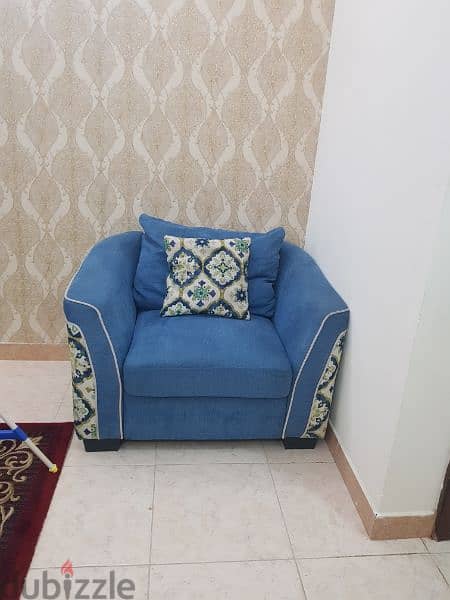 4 + 1 Sofa Available good Condition 3