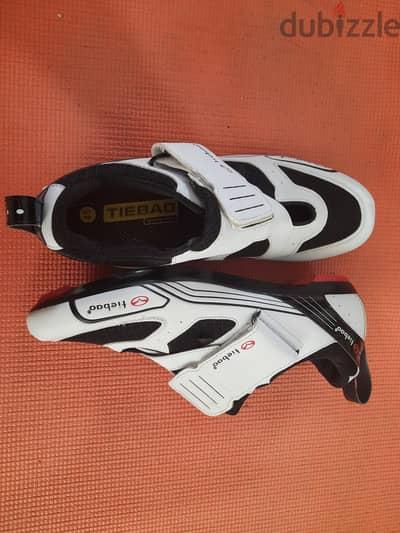 Anew cycling shoes