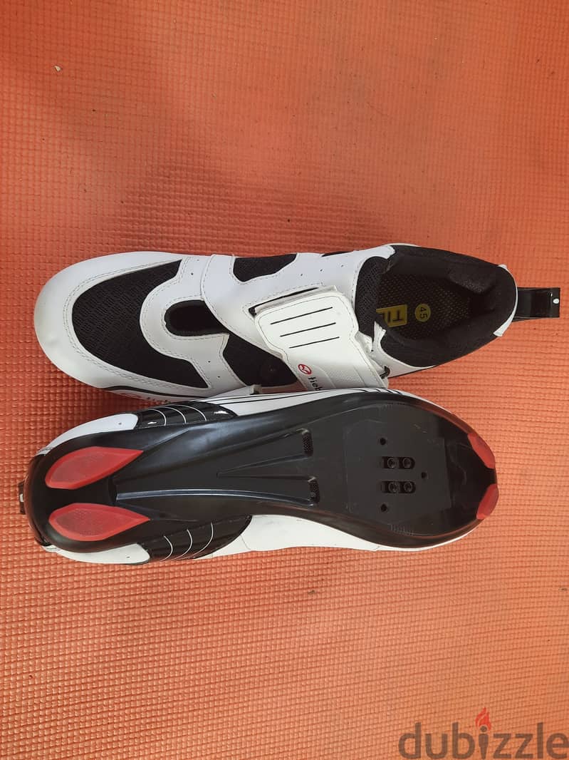 Anew cycling shoes 1