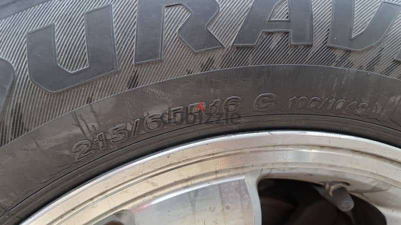 toyota hiace 6 nut (4 Tyre) 1