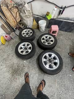 toyota hiace 6 nut (4 Tyre) 0