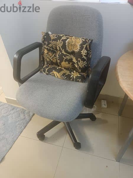 Office best sale chair dubizzle