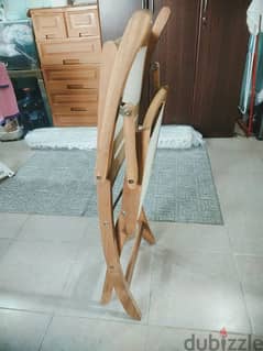 Foldable wooden chair