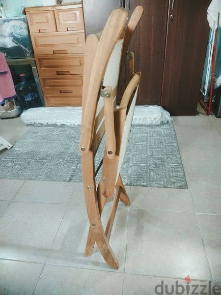Foldable wooden chair 0