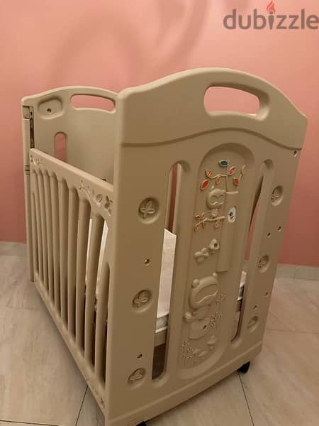 baby crib for sale - excellent condition with mattress 5