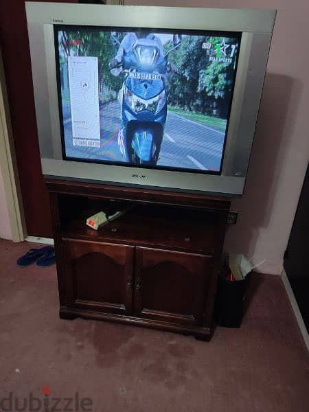 Sony 28 inch TV with TV Stand 0