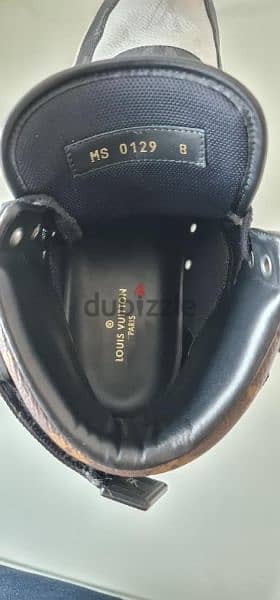 LV Sneakers For Sale, Size UK8 - EU42.5 - Shoes - Footwear - 105051446