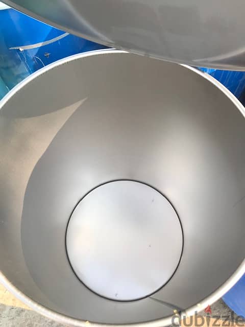 Plastic Drums and Steel Drums for Sale (200 L). 2