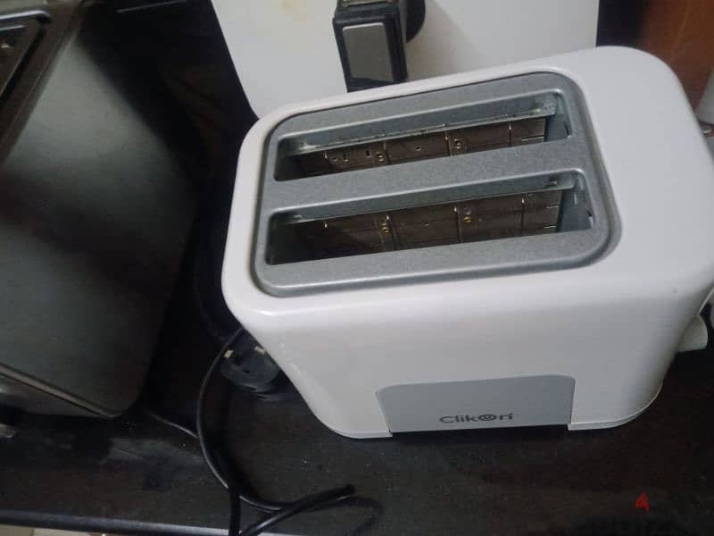 2 Toasters for sale 4