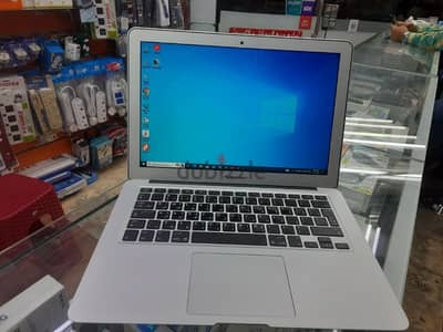 Macbook Air 13". 128GB SSD. EXCHANGE POSSIBLE.