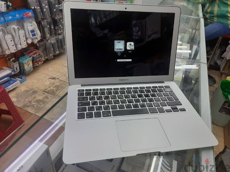 Macbook Air 13". 128GB SSD. EXCHANGE POSSIBLE. 1