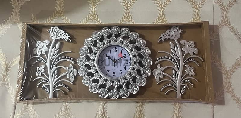 wall decor with watch 1