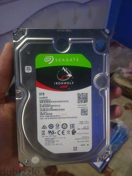 للبيع ٣ هاردسك ٨ تيرا مع الملحقات For sale 3 8TB hard with accessories 1