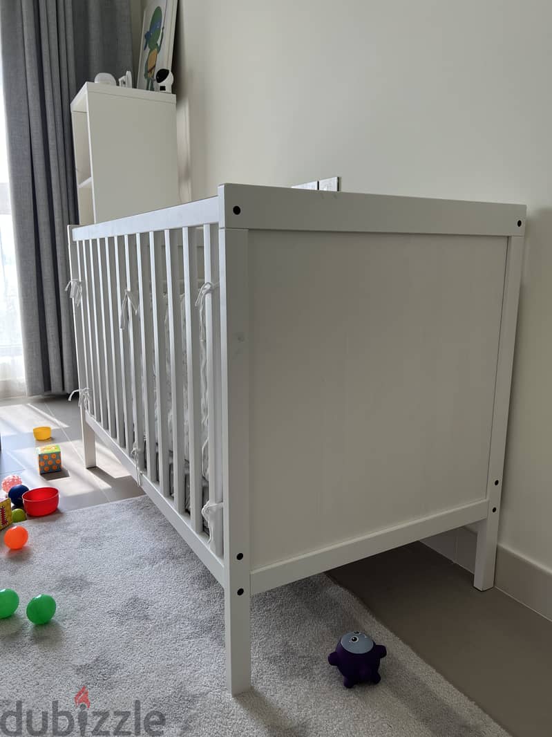 Ikea crib with matress 4