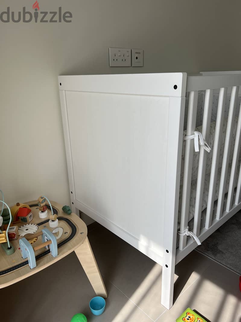 Ikea crib with matress 8