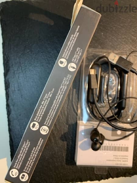 SONY Wl-C200 Wireless IN- Ear Earphones 2