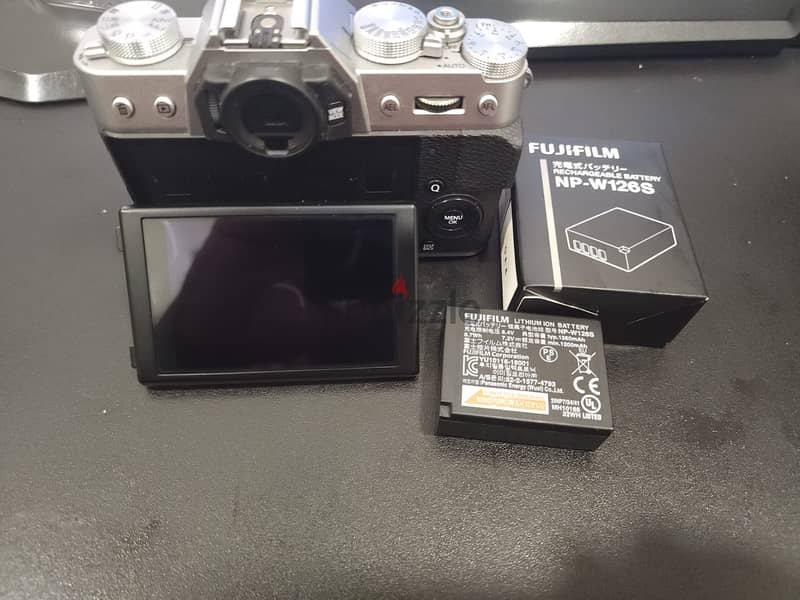 Fujifilm X-T20 Mirrorless Digital Camera with extra battery 0