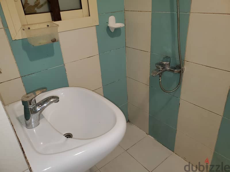 Spacious room in hamala for rent 100bd with ewa 2
